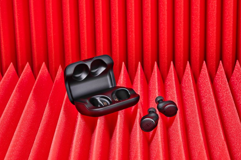 best-inventions-of-2020-IQbuds-MAX-8.jpg