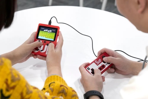 13, New-year-gifts-for-friend-cool-gadgets-Handheld-Gaming.jpg