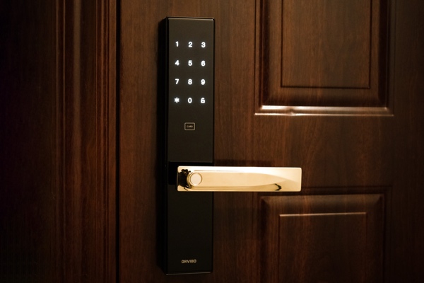 5, Tech-Gifts-2020-for-Home-Smart-Lock.jpg