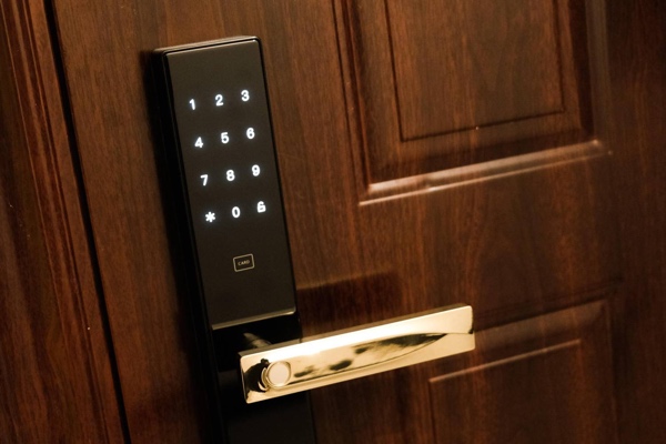 1, Tech-Gifts-2020-for-Home-Smart-Lock.jpg