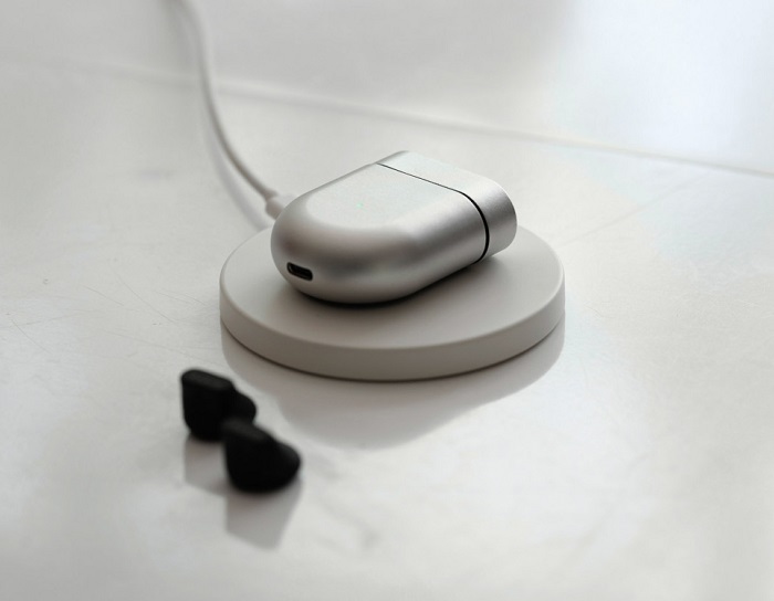 Cool gadgets as gifts Earin true wireless headphones 4